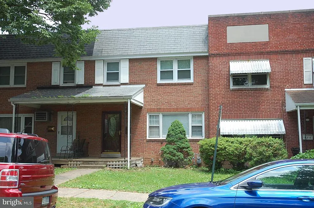 323 Linden Ln photo 1