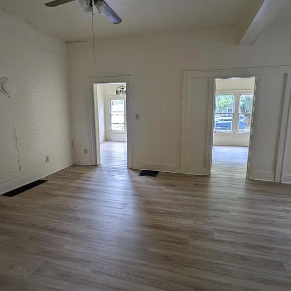 705 W Monroe St — Photo 11