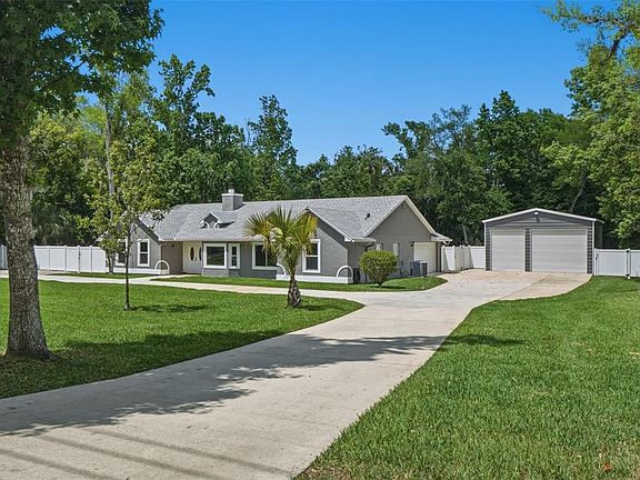 3rd image of 130 E Bahama Rd