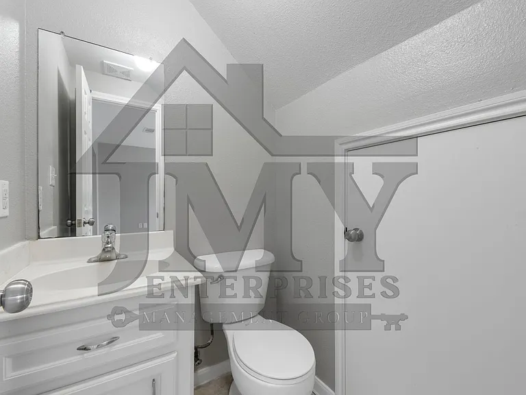 815 Cravens St #C — Photo 63