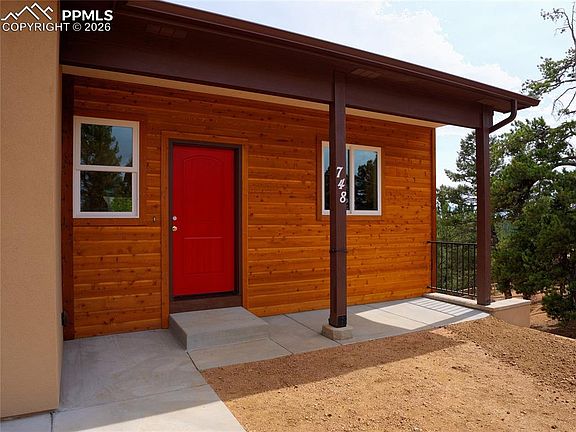 3rd image of 748 Pinewood Rd