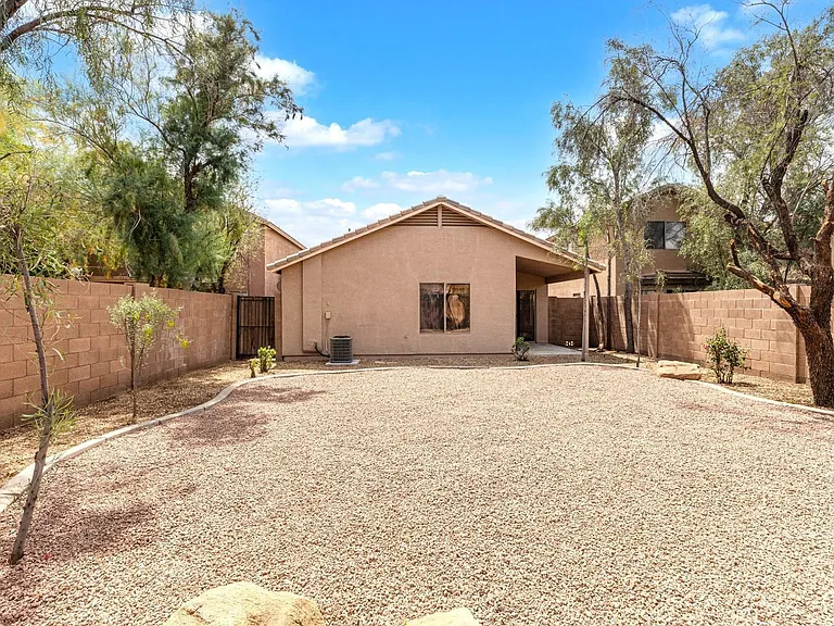 42780 W Sunland Dr — Photo 32
