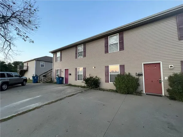208 N 1st St, Odessa, MO 64076