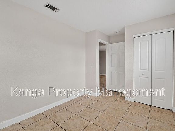 3rd image of 1618 W 26th Ct APT B