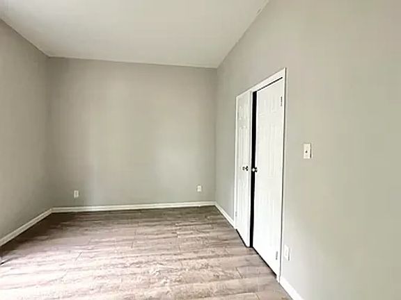 4th image of 1318 Glenn St