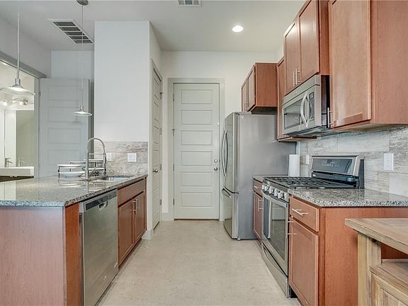 4th image of 900 Banister Ln