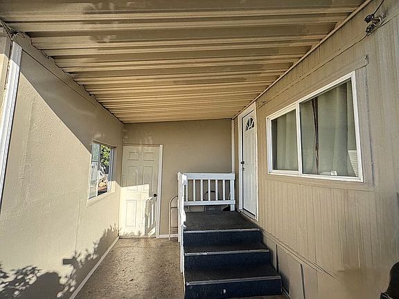 4th image of 455 N Judson St #40