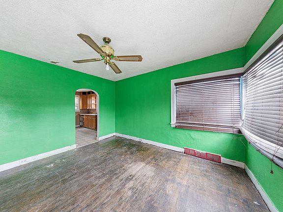 2nd image of 317 E Lincolnway