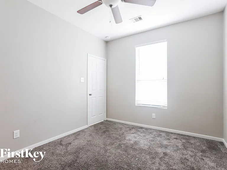 1826 Sun Point Ct — Photo 11