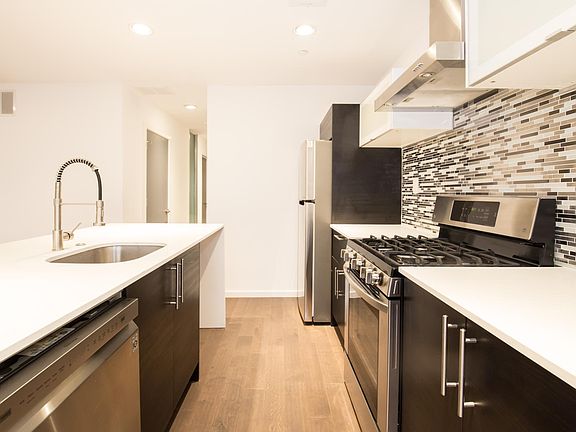 3rd image of 1531 N Franklin St #3