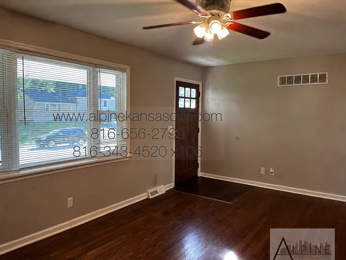 7917 NE 56th St — Photo 3