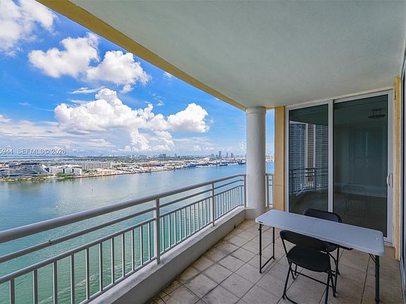 4th image of 848 Brickell Key Dr APT 2702