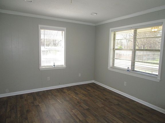 4th image of 52 East Dr