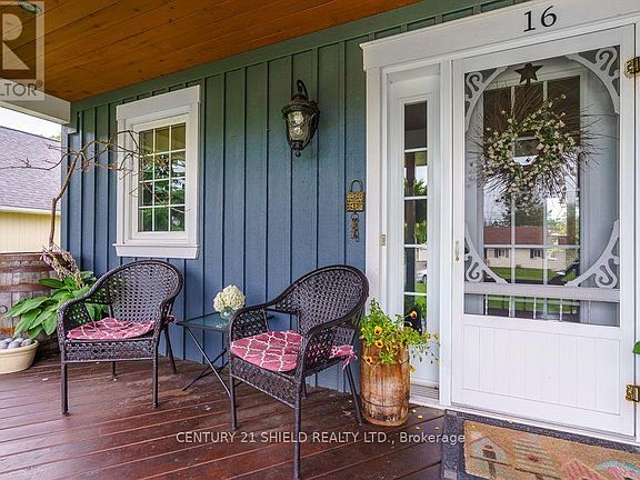 4th image of 16 Fraser St