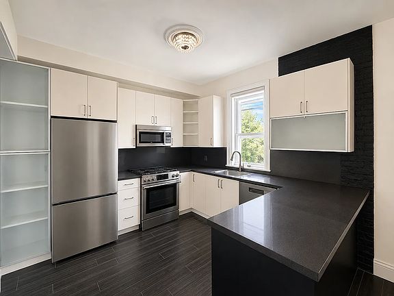 3rd image of 146 E 4th St #2