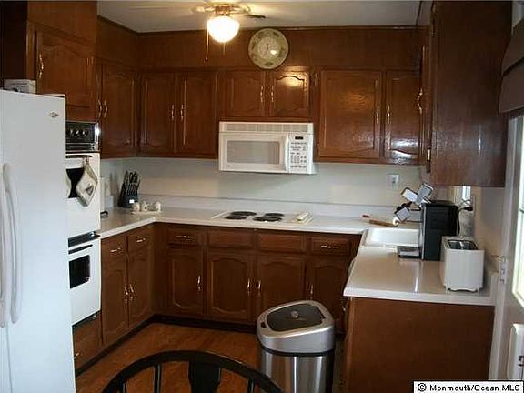 5th image of 118 Buckingham Drive #A