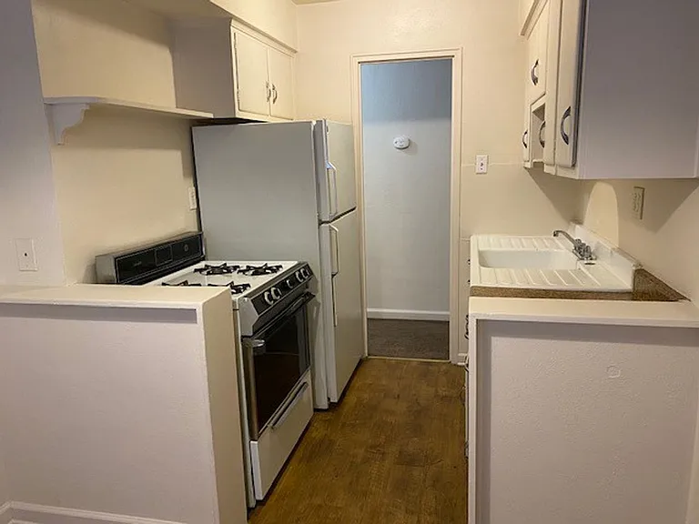 8 Dickinson Ave #A — Photo 6