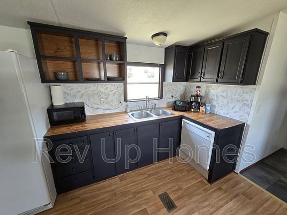 5th image of 127 Fred Dr