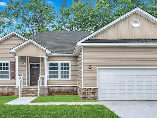 115 Live Oak Ln, Garden City, GA 31408