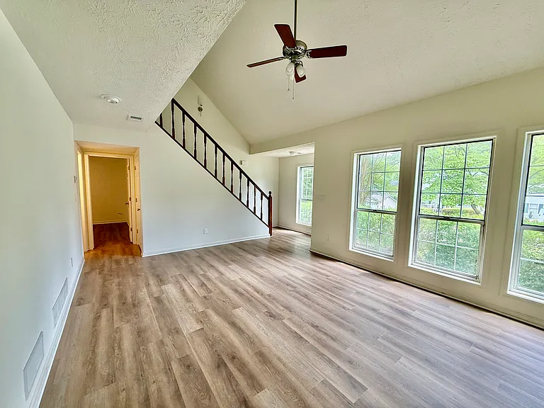 5012 Evelyn Way — Photo 7