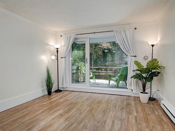 2nd image of 2647 Graham St #104