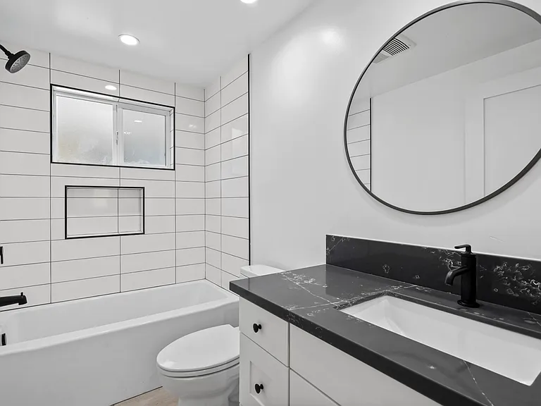 7906 Oakdale Ave — Photo 22