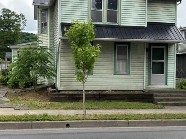 83 Chestnut St, Mifflinburg, PA 17844