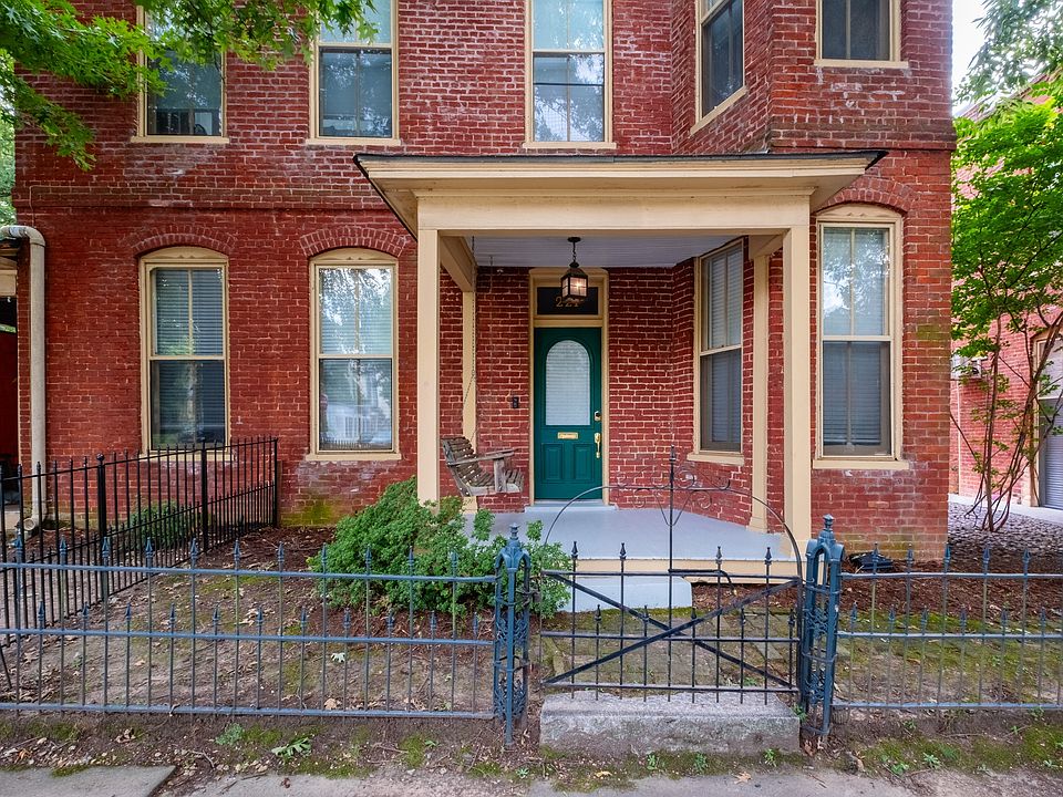 1st image of 221 E 10th St #1