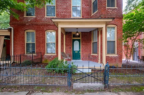 221 E 10th St #1 Photo 1