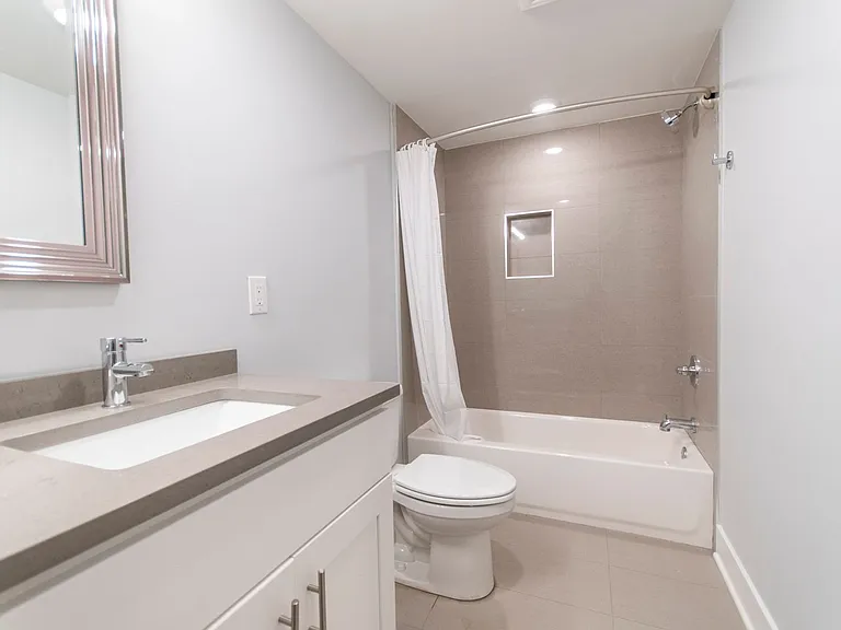812 N Uber St — Photo 10