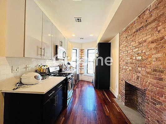 3rd image of 114 Jefferson Ave APT 3
