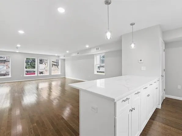 45 Franklin Street image 13 of 23