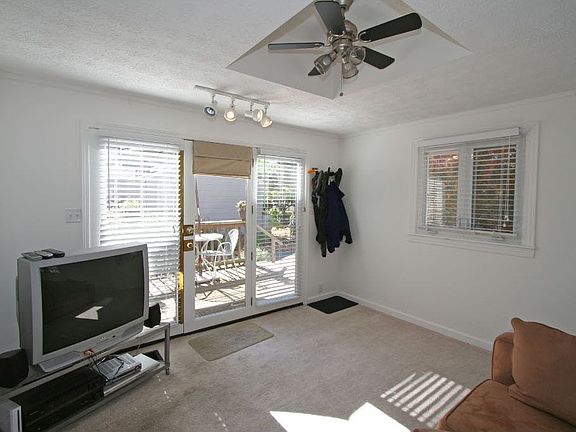 3rd image of 6124 Guilford Ave