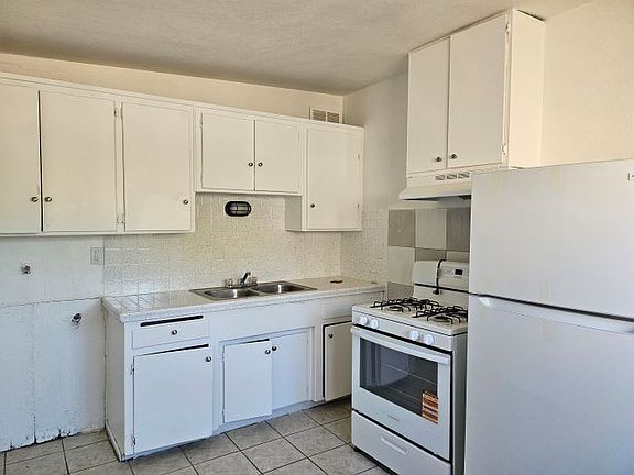 2nd image of 85171 Bagdad Ave #6