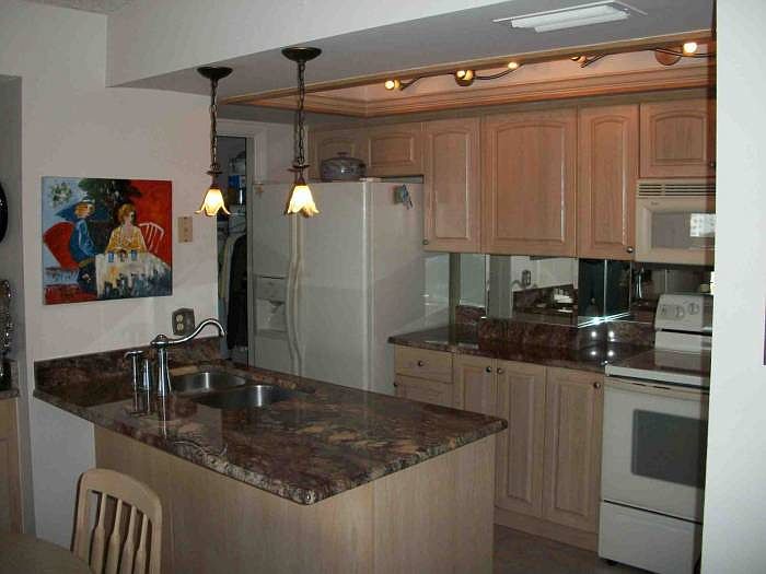 Kitchen W Granite Counter