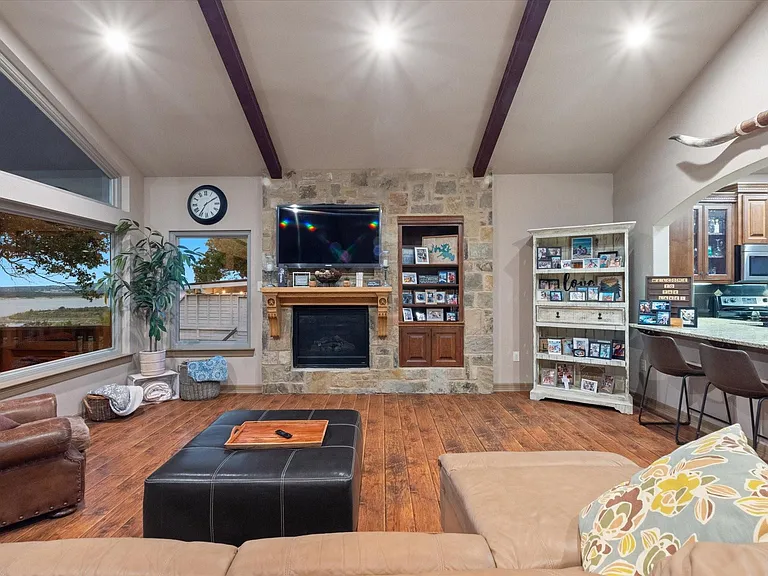 785 Lake Frst — Photo 13