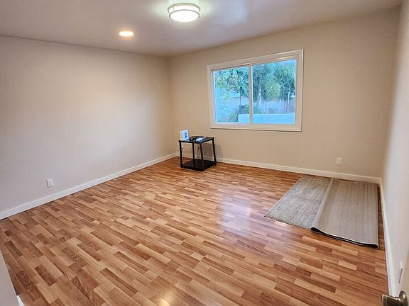 5th image of 23727 Vanowen St