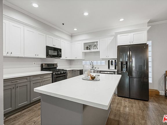 3rd image of 602 S Wilton Pl APT 104