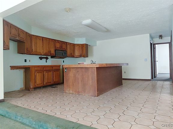 5th image of 98 Ennis Ave
