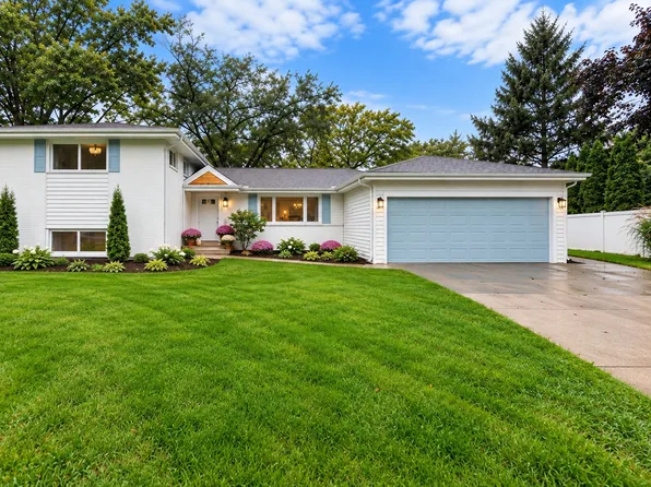 1340 Huber Ln, Glenview, IL 60026