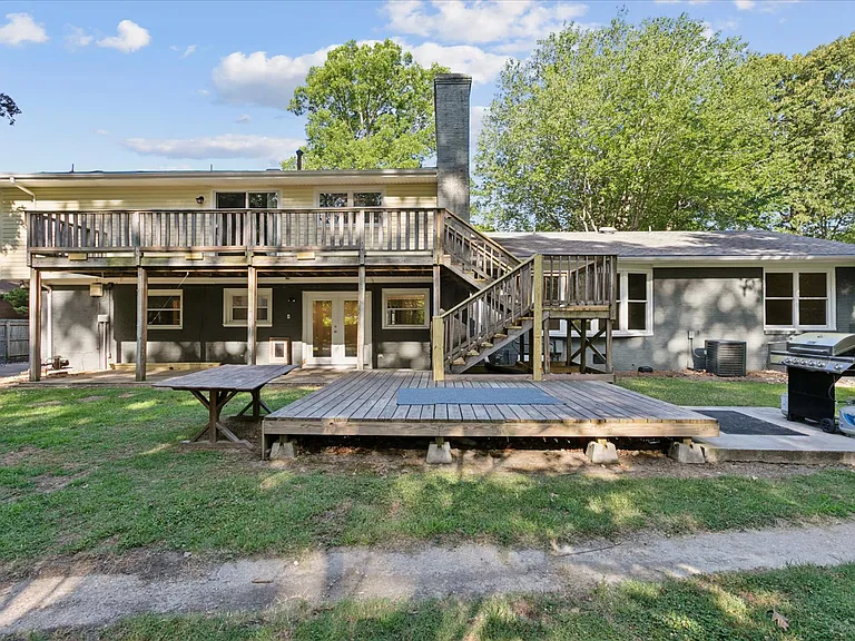 112 Leslie Dr — Photo 46