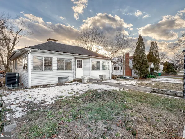 6225 Blue Bird Ave, Harrisburg, PA 17112