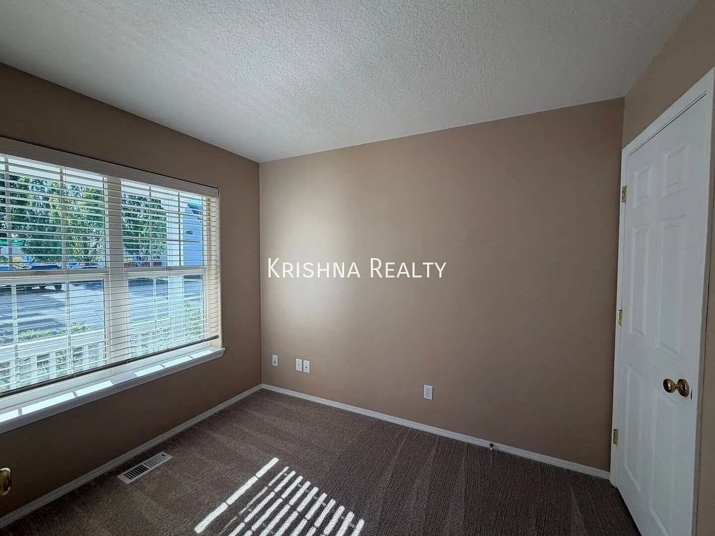 Beautiful 3 BD | 2.5 BA Single-Family Home | Corner Lot | Arbor Ridge Community | Spectacular Loc... — Photo 2