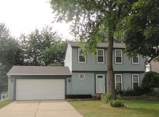 1696 Dancer Dr, Rochester Hills, MI 48307