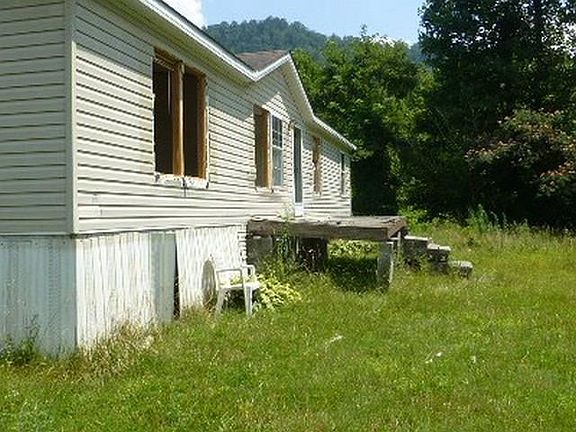 4th image of 463 School House Rd