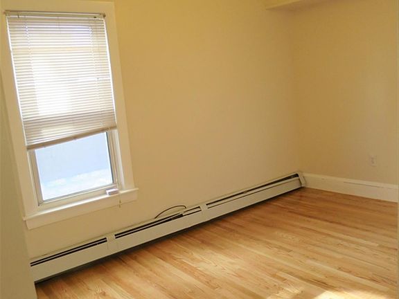4th image of 78 Newbury St