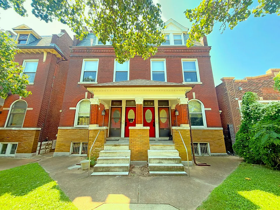 1852 Russell Blvd #1F
