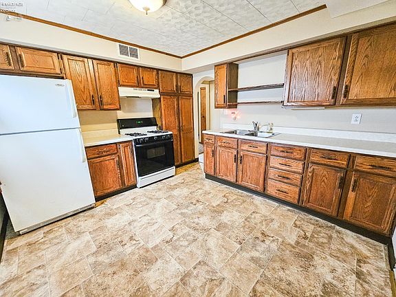 5th image of 1043 North St