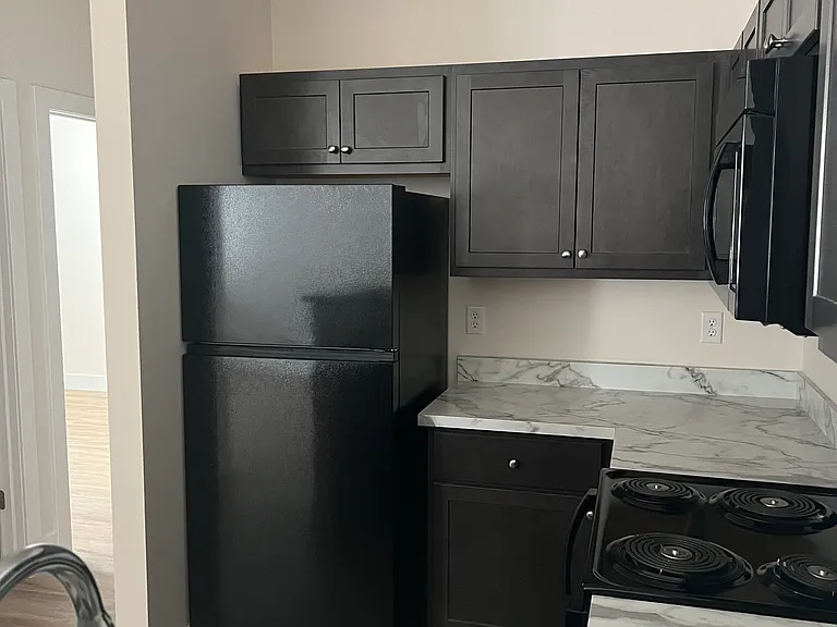 409 Court Yard Ln — Photo 23