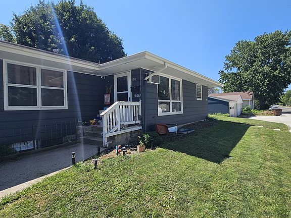 3rd image of 606 1st St NE